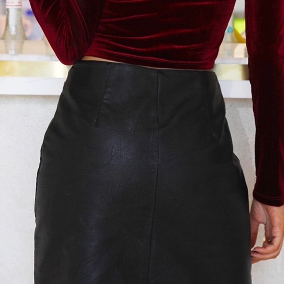 🎉HP🎉New Item-Vegan leather skirt - Picture 3 of 3